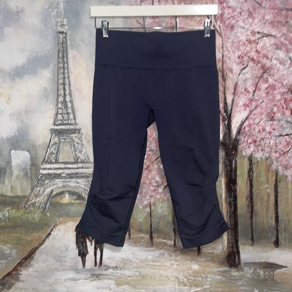 Lululemon In The Flow Crop II Heathered Grayish Purple Capri Scrunch Pants sz 8 - Picture 3 of 12